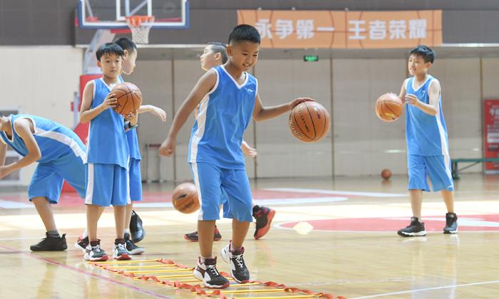 怎样让篮球球探发现我?nba球星夏令营收费-图2 怎样让篮球球探发现我?nba球星夏令营收费-图2