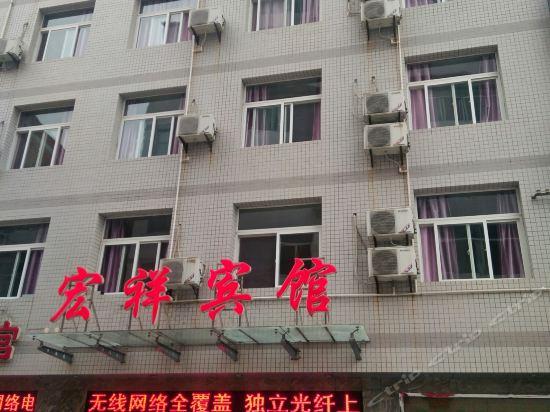 安康有那些酒店稍微好点的还有大概的价钱？安康宾馆停车场收费吗