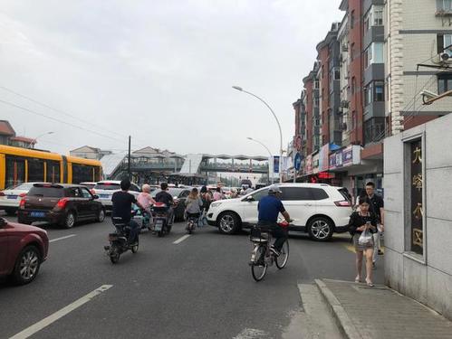 上海松江区一小区外来车辆停一天要50元算乱收费吗?松江南停车场收费-图3 上海松江区一小区外来车辆停一天要50元算乱收费吗?松江南停车场收费-图3