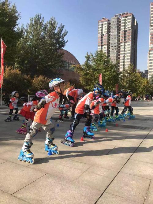西安旱冰场推荐?西安轮滑班收费价格-图3 西安旱冰场推荐?西安轮滑班收费价格-图3