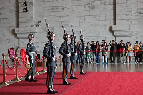 冠军基地怎么徒步上去?中正纪念堂收费吗-图2 冠军基地怎么徒步上去?中正纪念堂收费吗-图2