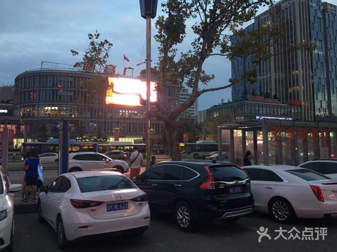 威高广场游玩攻略？威高底下停车收费吗
