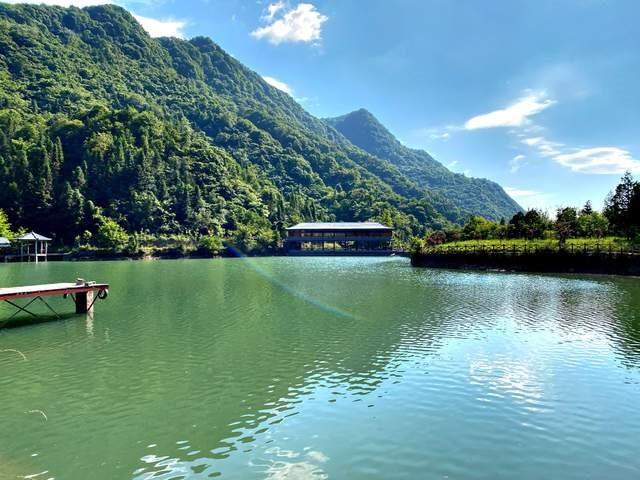 湖北十八里长峡天池海拔？竹溪十八里长峡收费么