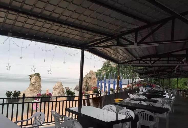 大连哪个海边可以自助烧烤，烧烤工具和食品自己带，需在海边租棚子费用是多少，大概10人左右？大黑石烧烤收费吗