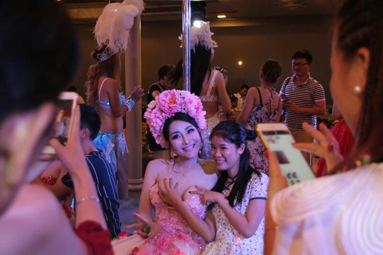 去泰国玩,怎么约ladyboy?价格怎么样?曼谷的 lb学校收费怎样-图2 去泰国玩,怎么约ladyboy?价格怎么样?曼谷的 lb学校收费怎样-图2