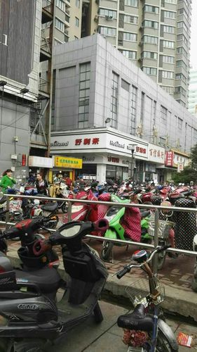 镇江有几个大润发?镇江超市地下停车收费-图2 镇江有几个大润发?镇江超市地下停车收费-图2