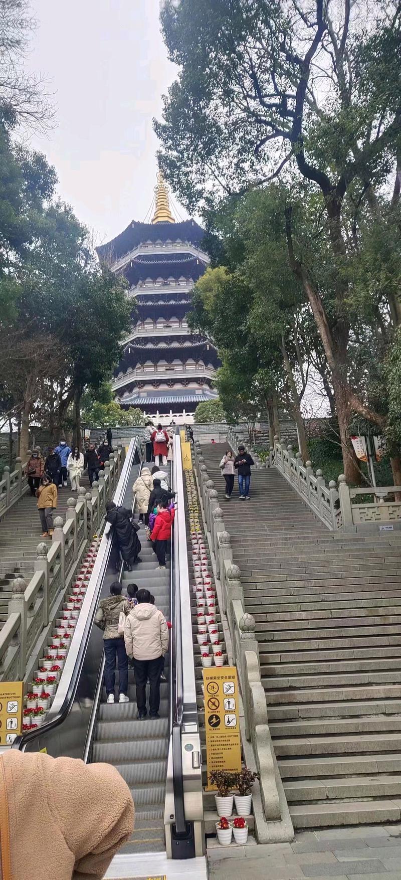 西湖游玩车停哪里最好?雷峰塔停车场收费标准-图3 西湖游玩车停哪里最好?雷峰塔停车场收费标准-图3