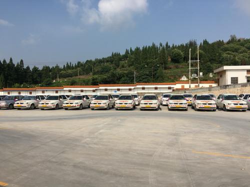 昆明周边适合新手练车的线路推荐?寻甸驾校2017收费-图2 昆明周边适合新手练车的线路推荐?寻甸驾校2017收费-图2