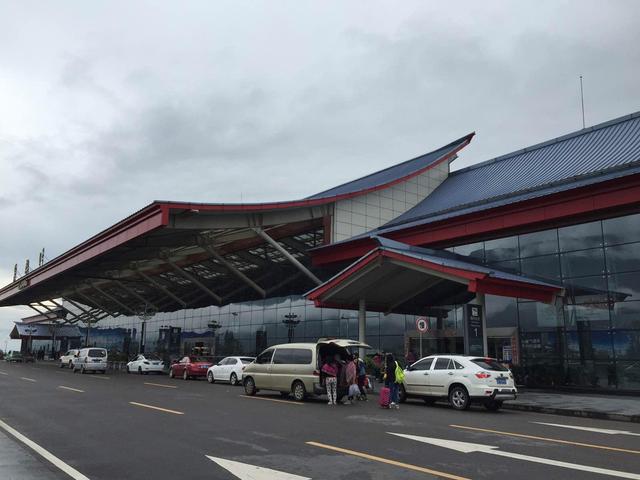 丽江下飞机住哪里好?丽江机场停车收费-图2 丽江下飞机住哪里好?丽江机场停车收费-图2