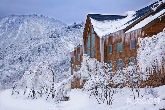 西岭雪山避暑包吃住价格？西岭雪山农家乐收费