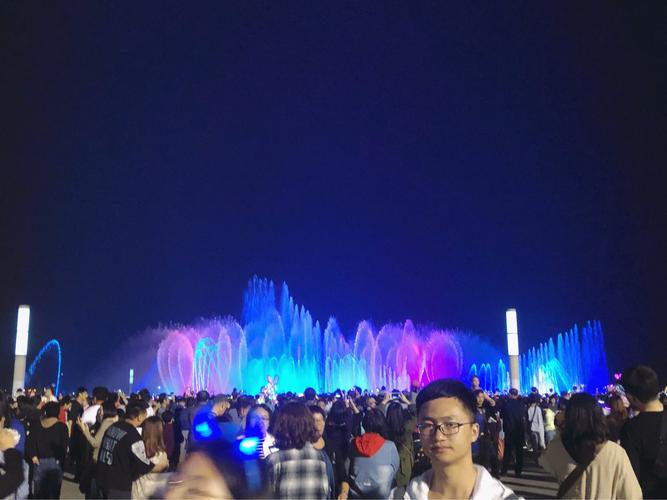 东港喷泉十一开放时间？东港音乐喷泉广场收费