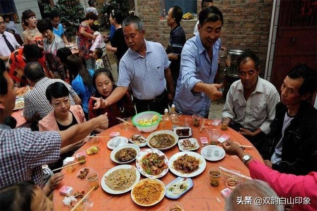 给孩子办生日宴算喜事吗？瓦房店搬家收费