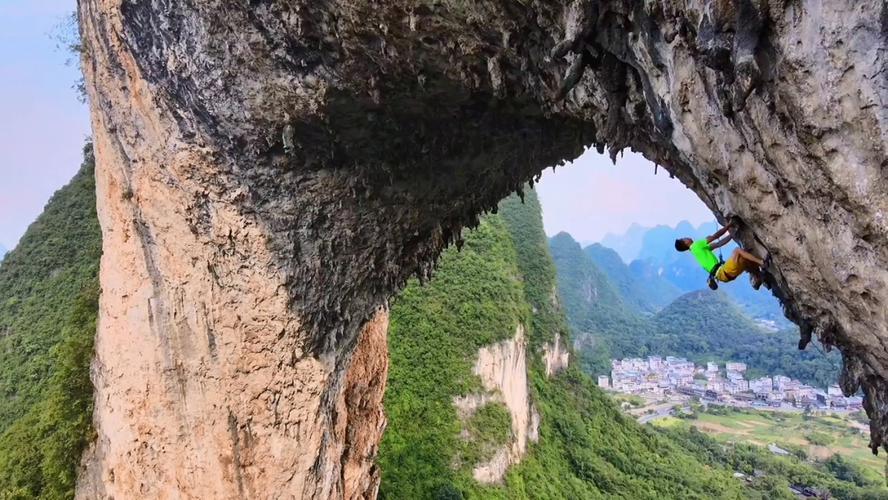 阳朔月亮山靠近十里画廊吗?月亮山攀岩收费-图2 阳朔月亮山靠近十里画廊吗?月亮山攀岩收费-图2