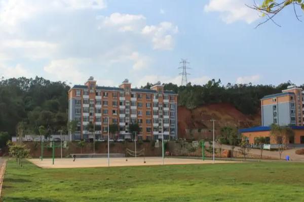 转学到弥勒庆来中学学费多少?弥勒学校收费-图3 转学到弥勒庆来中学学费多少?弥勒学校收费-图3