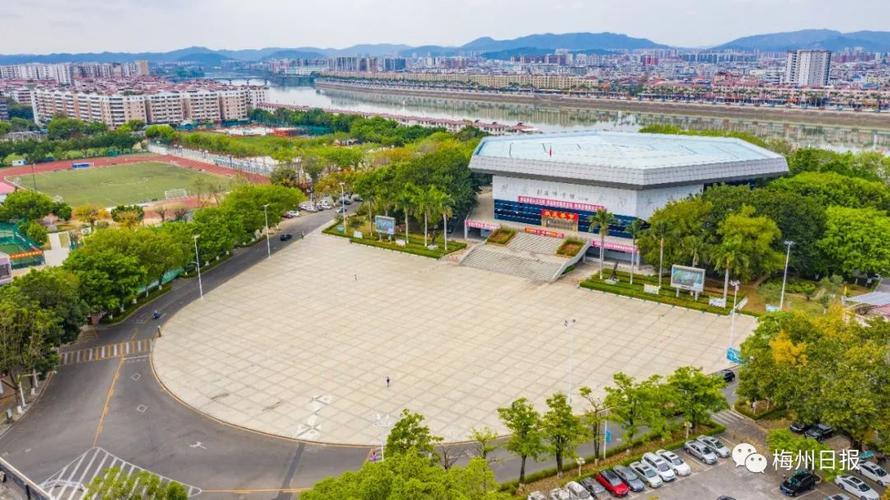 梅县市职校坐什么车才能到秋云桥?剑英体育馆收费价格-图2 梅县市职校坐什么车才能到秋云桥?剑英体育馆收费价格-图2