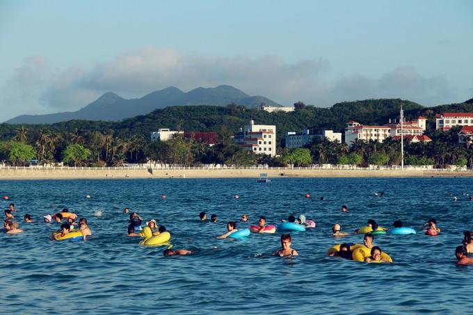 下海游泳哪个地方好？大东海浴场收费吗