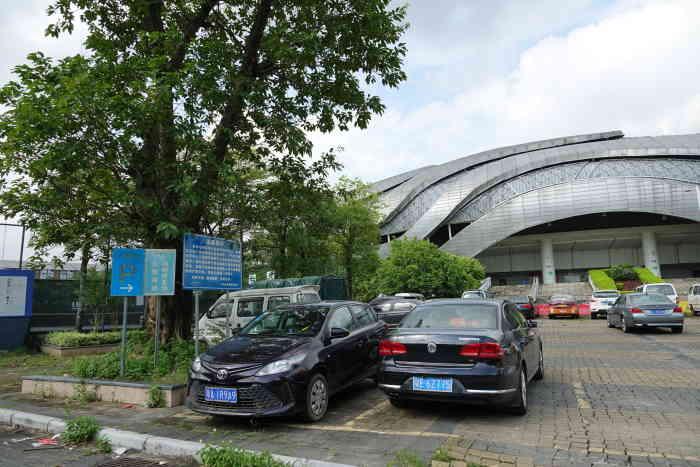 广州大学城省中医院停车场要收费吗？广州大学城停车收费