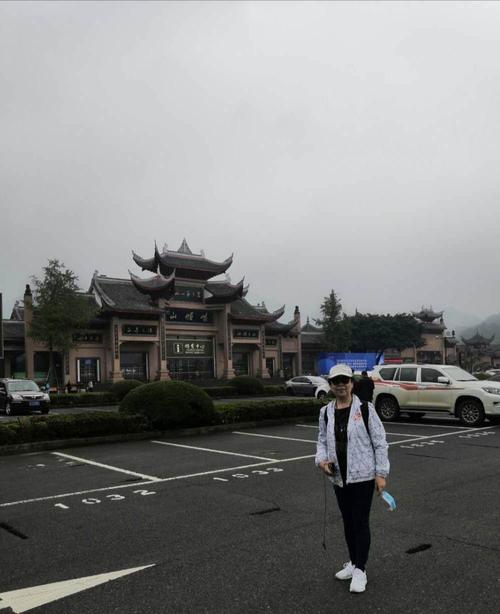 到峨眉山自驾游车停哪里最好?自驾游峨眉山停车收费-图2 到峨眉山自驾游车停哪里最好?自驾游峨眉山停车收费-图2