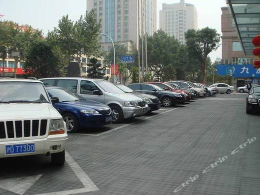 杭州市区哪里最繁华？杭州利星广场停车收费-图2