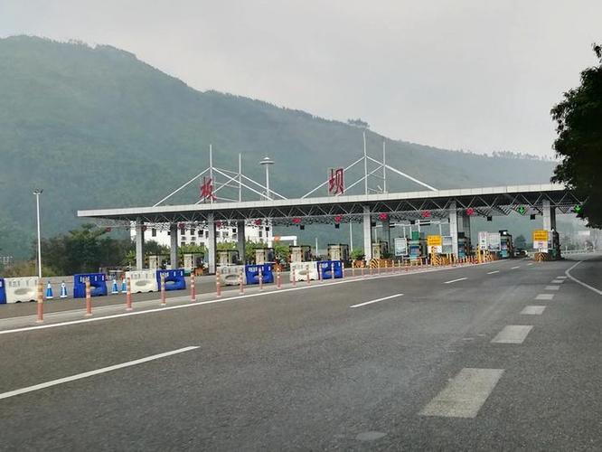 曲靖跟贵州交界是哪里？罗平长底收费站