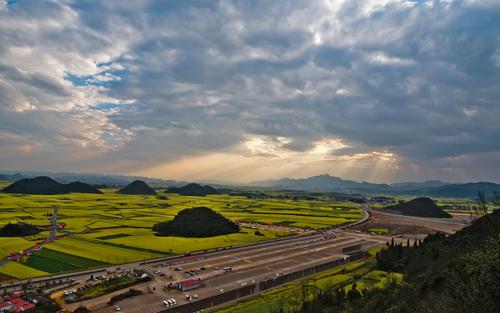 云南罗平有些什么景点?罗平县金鸡收费站图片-图2 云南罗平有些什么景点?罗平县金鸡收费站图片-图2