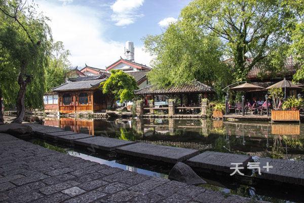 2023年束河古镇要门票吗？古镇门票收费依据