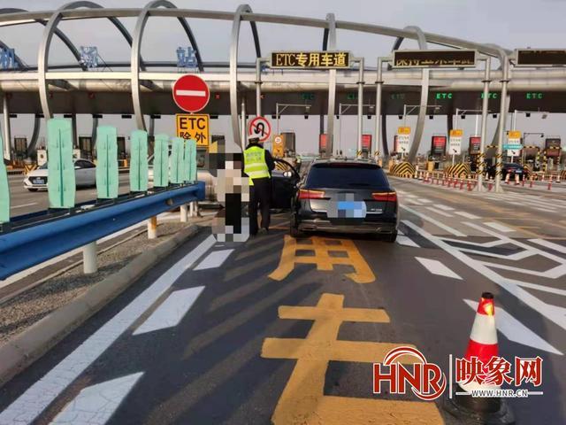 收费站出口可以掉头吗?荷坳收费站和交警联网-图1 收费站出口可以掉头吗?荷坳收费站和交警联网-图1