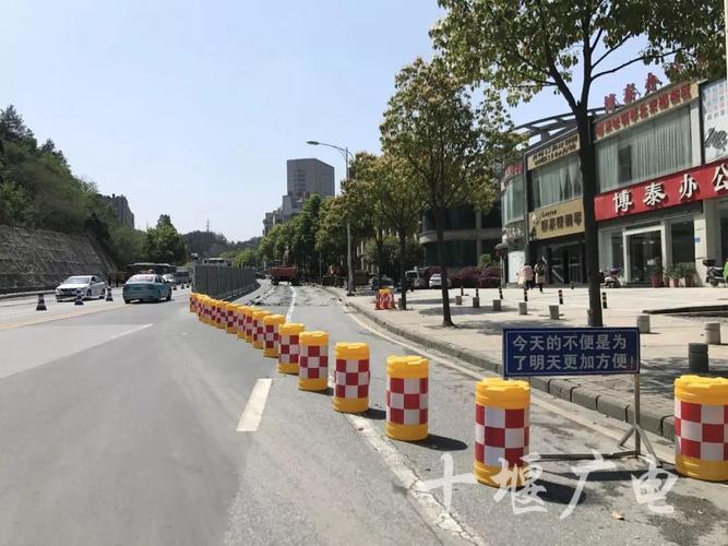 为什么景德镇前三座桥相距1400米左右?景德镇浙江路停车收费-图1 为什么景德镇前三座桥相距1400米左右?景德镇浙江路停车收费-图1