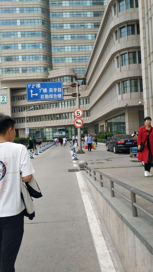 郑大一附院河医院区停车费一晚上95元,比住宿费还贵?天津河西天然气收费站-图2 郑大一附院河医院区停车费一晚上95元,比住宿费还贵?天津河西天然气收费站-图2