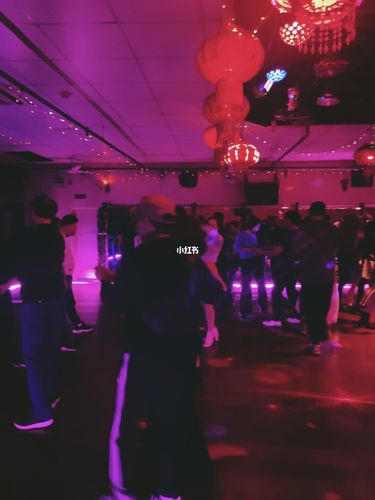 上海哪里有灯很暗的那种舞厅了？上海蓝天宾馆停车收费