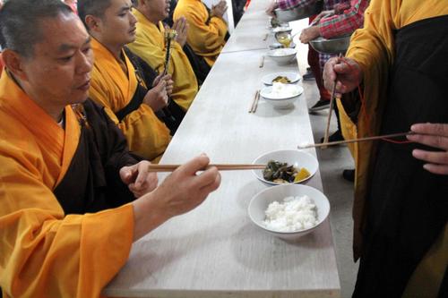 去寺庙吃斋饭要钱吗？嵩山少林寺斋饭午餐收费吗