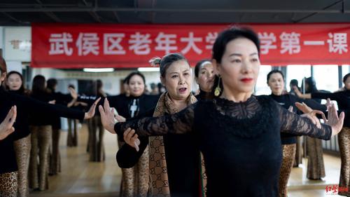 和熹会收费标准?成都老年大学怎么收费-图1 和熹会收费标准?成都老年大学怎么收费-图1