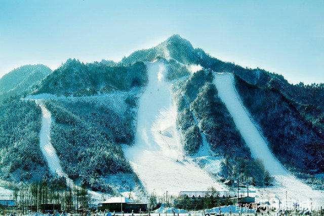 五峰国际滑雪场大还是神农架大?天燕滑雪场怎么收费-图2 五峰国际滑雪场大还是神农架大?天燕滑雪场怎么收费-图2