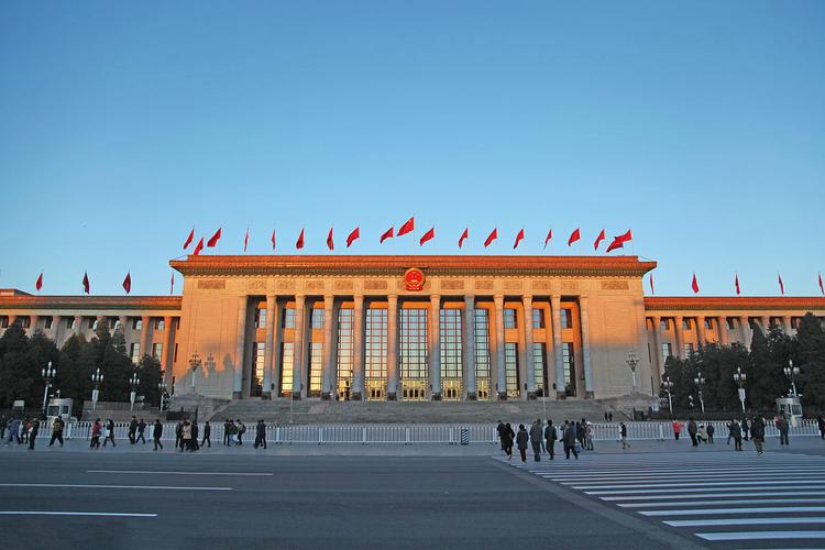 天安门广场面积有多大？人民大会堂里面拍照收费