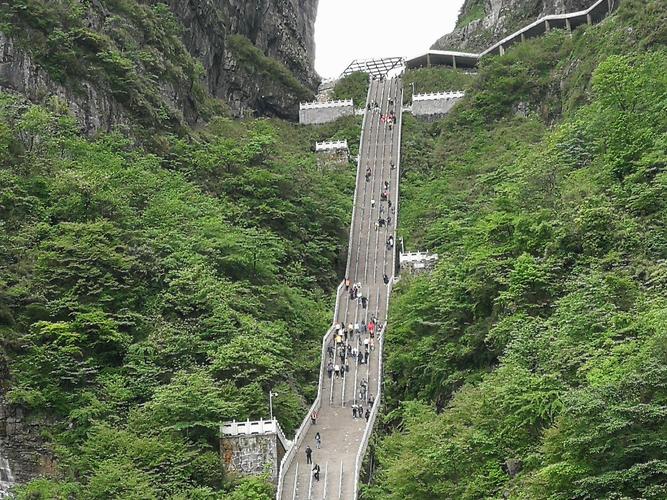 张家界天门山5月份天气冷吗？张家界5月份天气情况