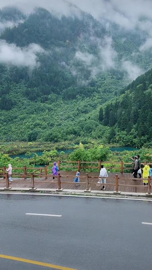 8月九寨沟热吗?九寨沟8月的天气情况-图2 8月九寨沟热吗?九寨沟8月的天气情况-图2