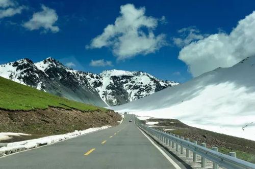 独库公路雪山冷不冷?独库公路天气情况-图1 独库公路雪山冷不冷?独库公路天气情况-图1