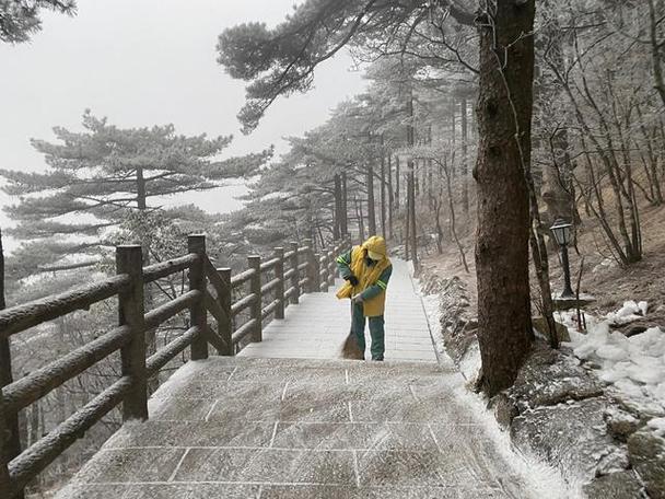 8月份黄山山顶穿什么？8月黄山天气情况