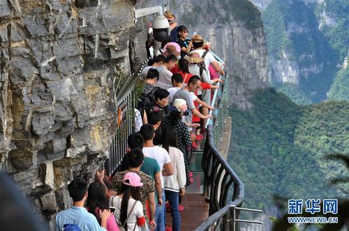 张家界8月份去爬天门山热不热?张家界9月份天气情况-图3 张家界8月份去爬天门山热不热?张家界9月份天气情况-图3