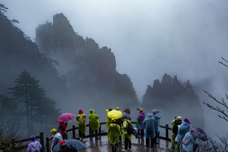 黄山12月13一15号可以上黄山吗？黄山现在的天气情况