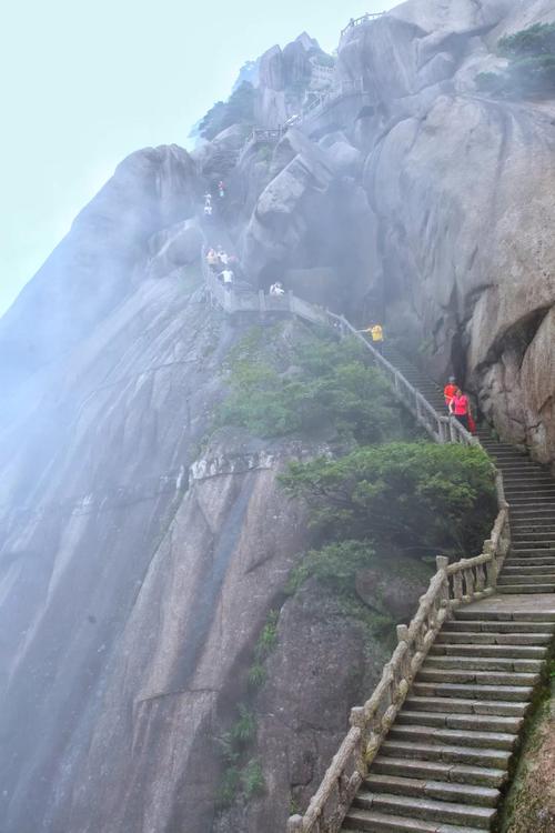 黄山山顶九月中旬气温大概是多少度,去黄山旅游有什么要注意的?黄山九月中旬天气情况-图2 黄山山顶九月中旬气温大概是多少度,去黄山旅游有什么要注意的?黄山九月中旬天气情况-图2