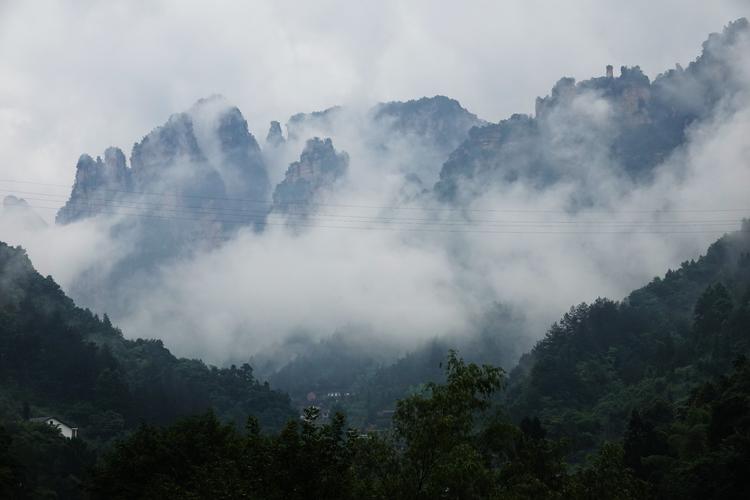 三月份的天气张家界适合穿什么衣服?张家界3月天气情况-图2 三月份的天气张家界适合穿什么衣服?张家界3月天气情况-图2
