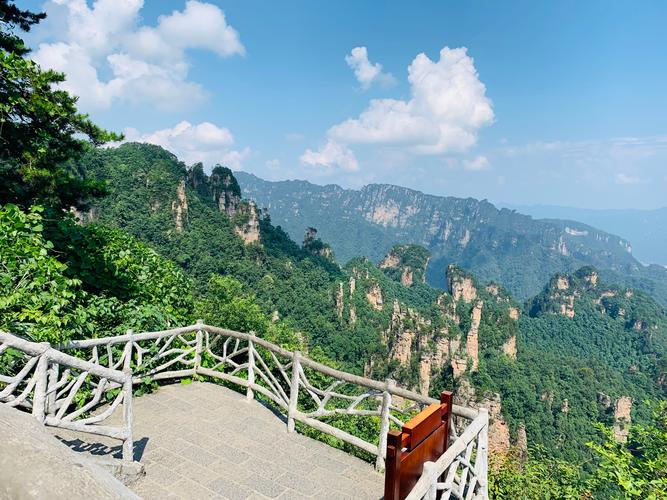 现在去张家界旅游冷吗?张家界21号天气情况-图3 现在去张家界旅游冷吗?张家界21号天气情况-图3