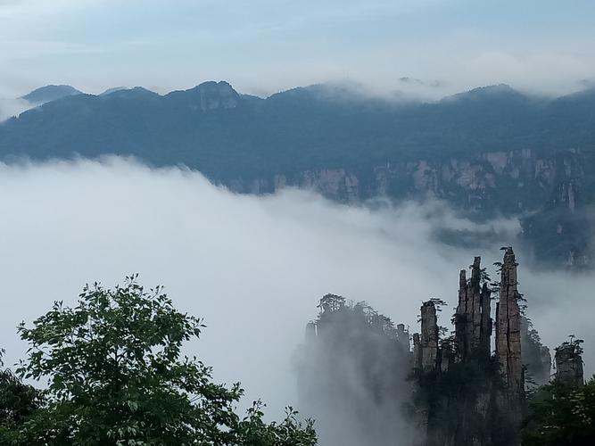 张家界最近天气适合旅游吗?张家界今天的天气情况-图2 张家界最近天气适合旅游吗?张家界今天的天气情况-图2