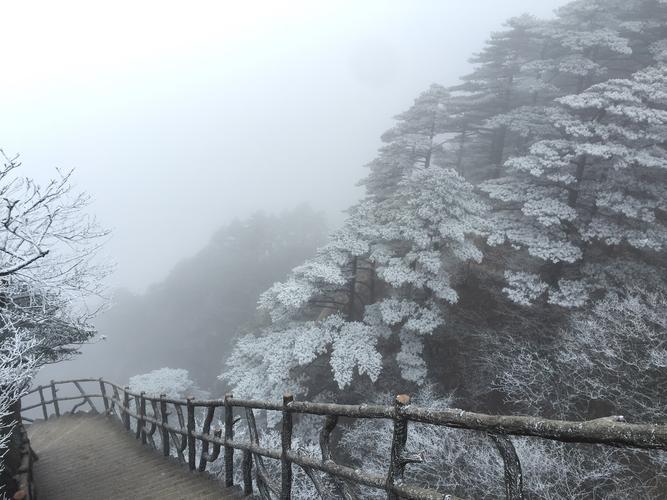 10月底黄山山上冷吗?黄山十月天气情况-图1 10月底黄山山上冷吗?黄山十月天气情况-图1