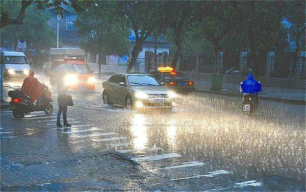 南昌体育馆下雨会淋到雨吗?南昌今晚天气情况-图2 南昌体育馆下雨会淋到雨吗?南昌今晚天气情况-图2