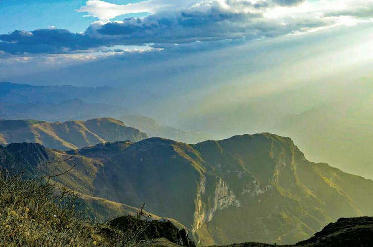昭通大山包八月份怎样穿衣?昭阳区实时天气情况-图2 昭通大山包八月份怎样穿衣?昭阳区实时天气情况-图2