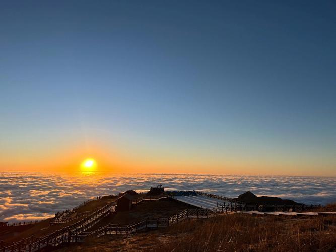 夏天武功山顶晚上一般多少度?武功现在天气情况-图2 夏天武功山顶晚上一般多少度?武功现在天气情况-图2