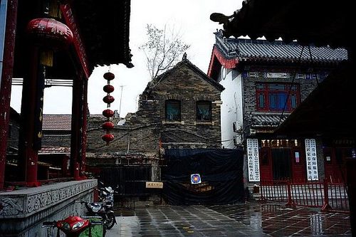 请问周村古商城有哪些好玩的景点？易门历史天气情况