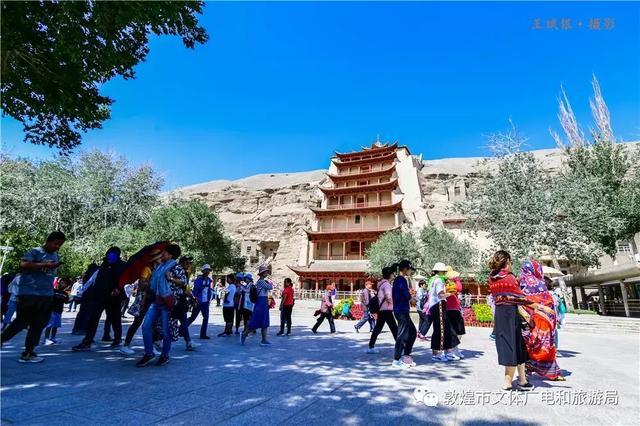 莫高窟10月份拍照穿什么衣服?莫高窟暑假天气情况-图3 莫高窟10月份拍照穿什么衣服?莫高窟暑假天气情况-图3